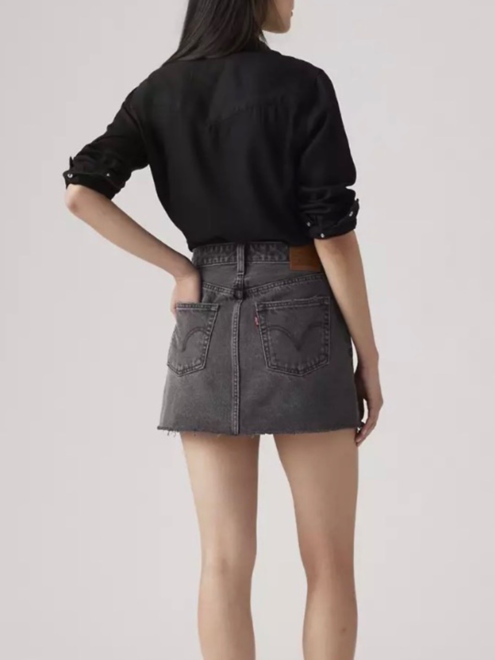 💐NWT💐Levi’s RECRAFTED ICON SKIRT Black - size 27 - Picture 2 of 7